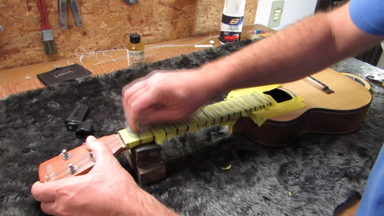 Manutenção básica do Ukulele - Polimento de traste, limpeza e hidratação da escala [Fábio Berghan]