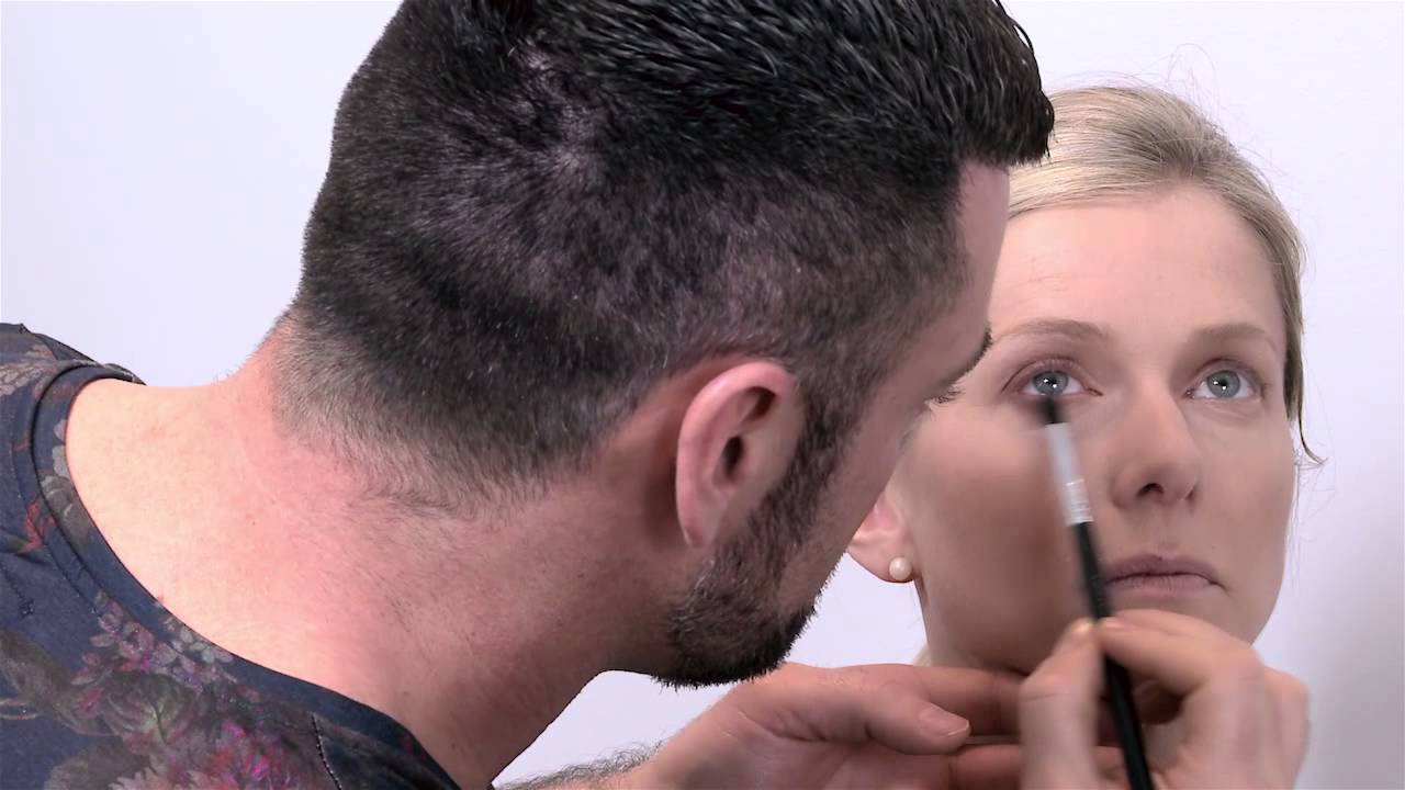 MAKEUP ESSENTIALS FOR YOUR 40s
