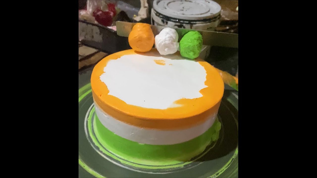 Sahil Cake master  is live pineapple cake decoration, best design