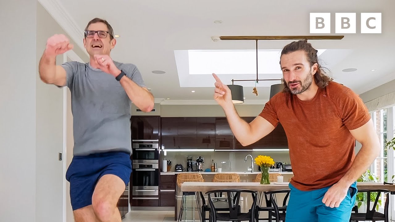 Louis Theroux works out with Joe Wicks 😅🏋🏻‍♂️  BBC