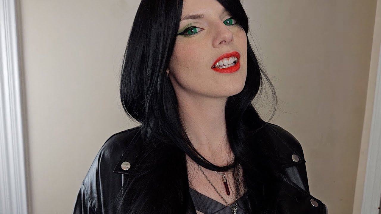 ASMR Cyberpunk Biker Vampire (Sabrina) Встреча в переулке. Ролевая игра.