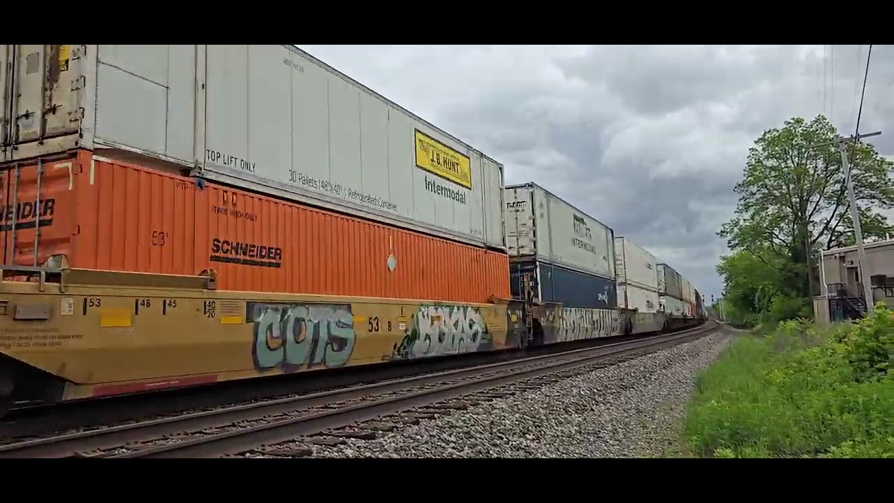 11:40 Csx i017 with Csx-3156/Csx-4583 westbound at University Ave Milepost 365