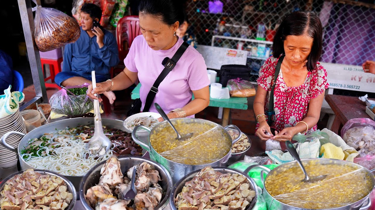 Hiếm thấy bánh canh cá lóc 15k ngon rẻ, bún cua nấu nước dừa cách trụng bún vào nồi nước lèo độc lạ