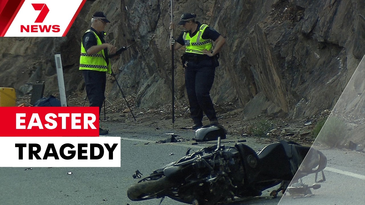 Двое мотоциклистов погибли в ужасной аварии на Пасху в Паракомбе | 7NEWS