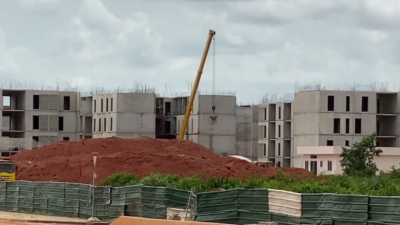 Benin : La Cité HOUEDO en construction.