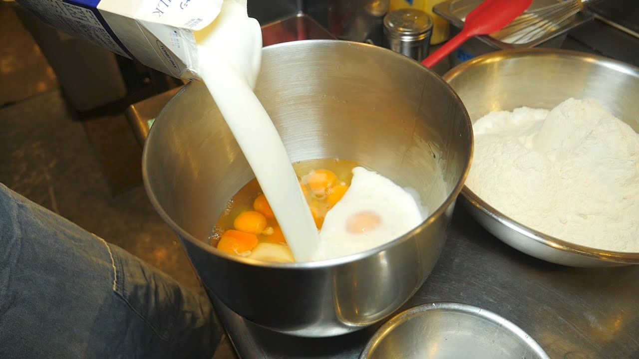 おしゃれカフェが手掛けた自家製のソースを使ったもっちもちのパンケーキの作り方