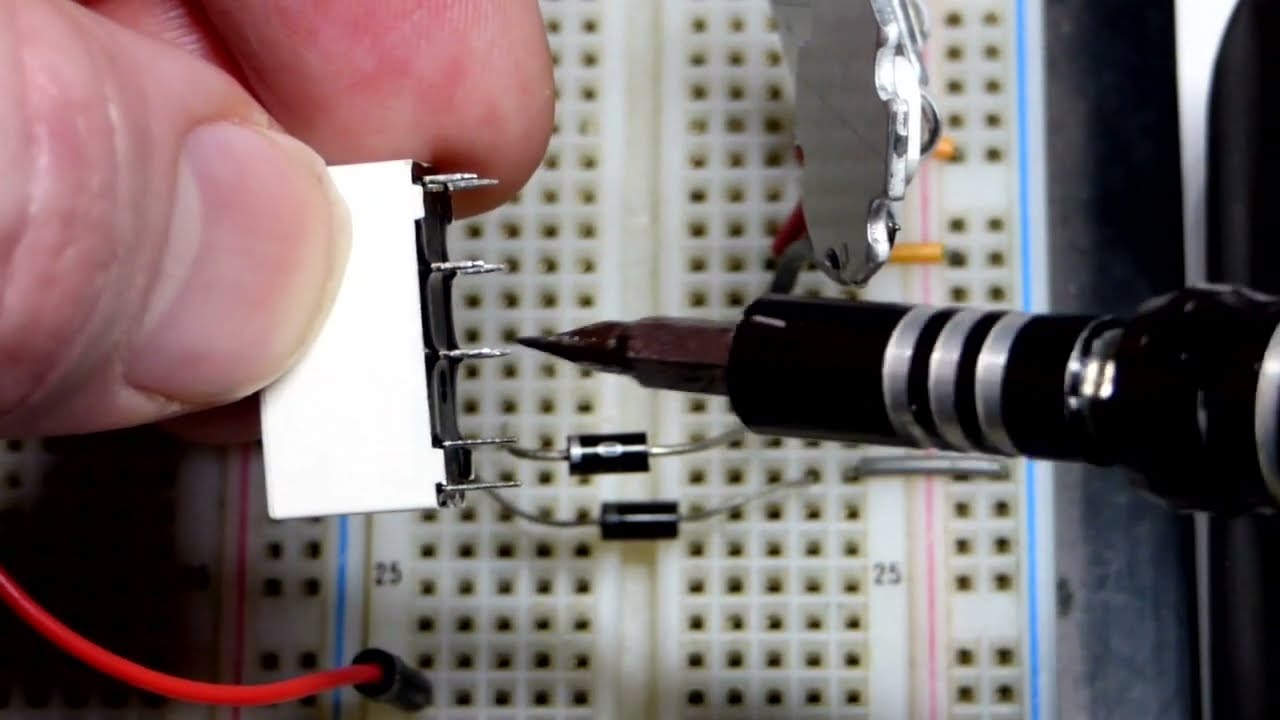 Real latching relay switching alternating higher wattage LEDs learning electronics shorts 137