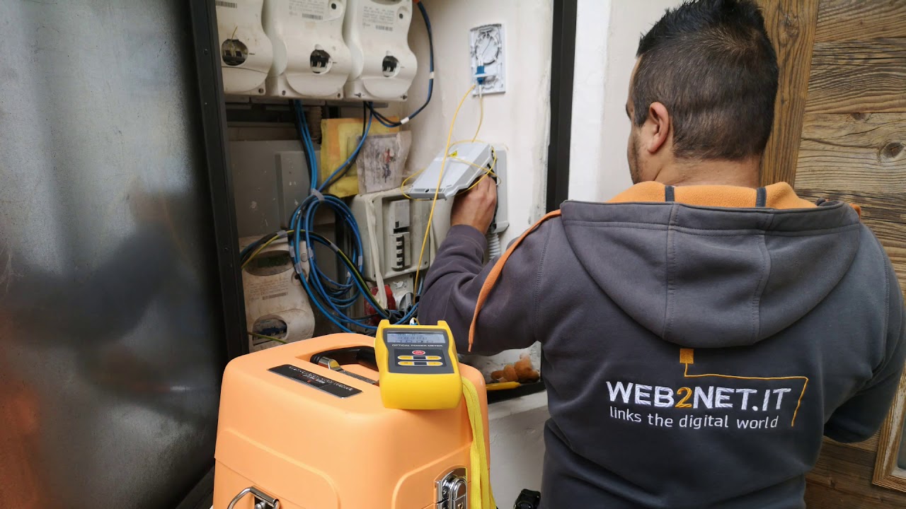 Giunzione a fusione fibra ottica - connesione Internet Südtirolnet in Val Gardena