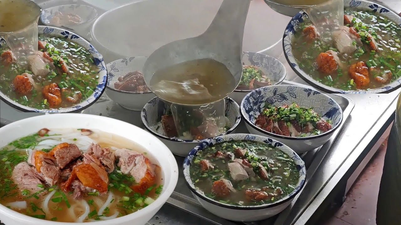 KH&Acirc;M PHỤC C&Ocirc; CHỦ XINH ĐẸP CHẶT VỊT NHƯ M&Aacute;Y MỞ B&Aacute;N VỊT QUAY THU PHỤC MỌI KH&Aacute;CH H&Agrave;NG