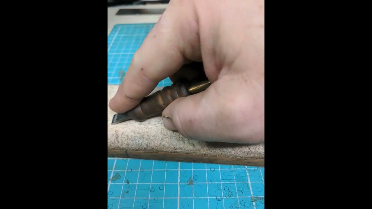 Stropping a swivel knife - Crazy Craftsman Leatherwork