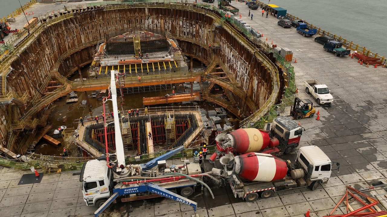 2023.02.15 淡江大橋工程  P130主橋塔北塔腳灌漿+簡報 P140橋墩頂灌漿 P150中段組模 淡水橋頭墩柱拆模 P130圍堰拆下層水平支撐架 還有.....(請開字幕有說明)