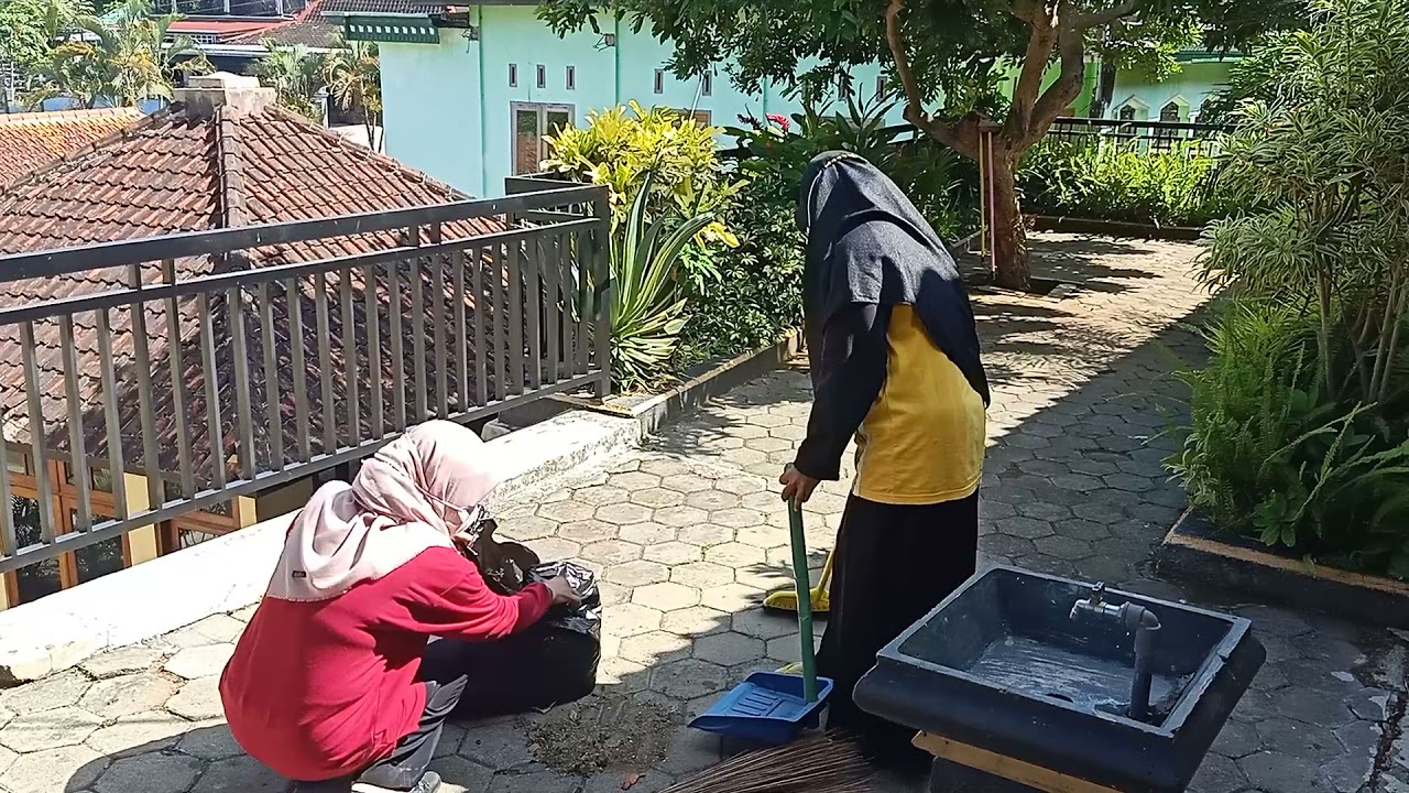 Kegiatan World Cleanup Day (WCD) SMP Negeri 1 Jatipurno