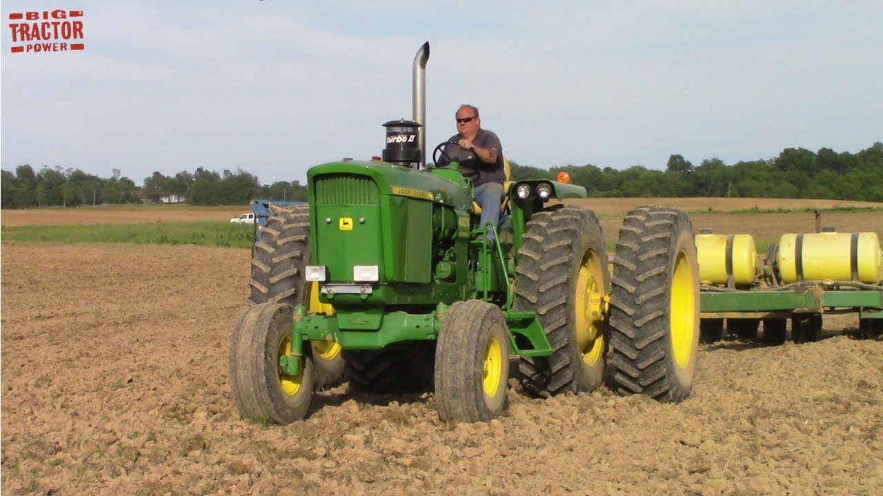JOHN DEERE 4620 Tractor Planting Corn