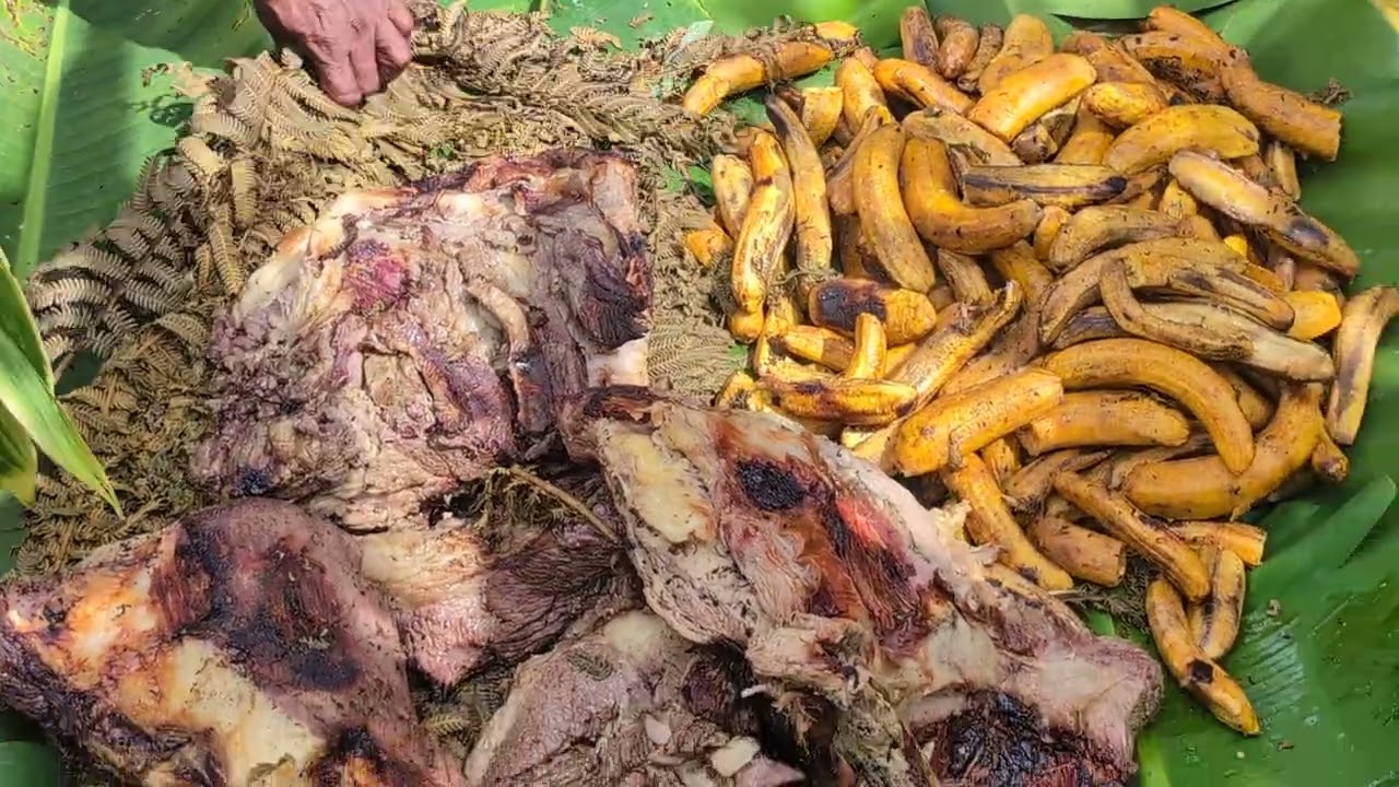 Раскрываем секреты приготовления мяса под землей в Папуа-Новой Гвинее.