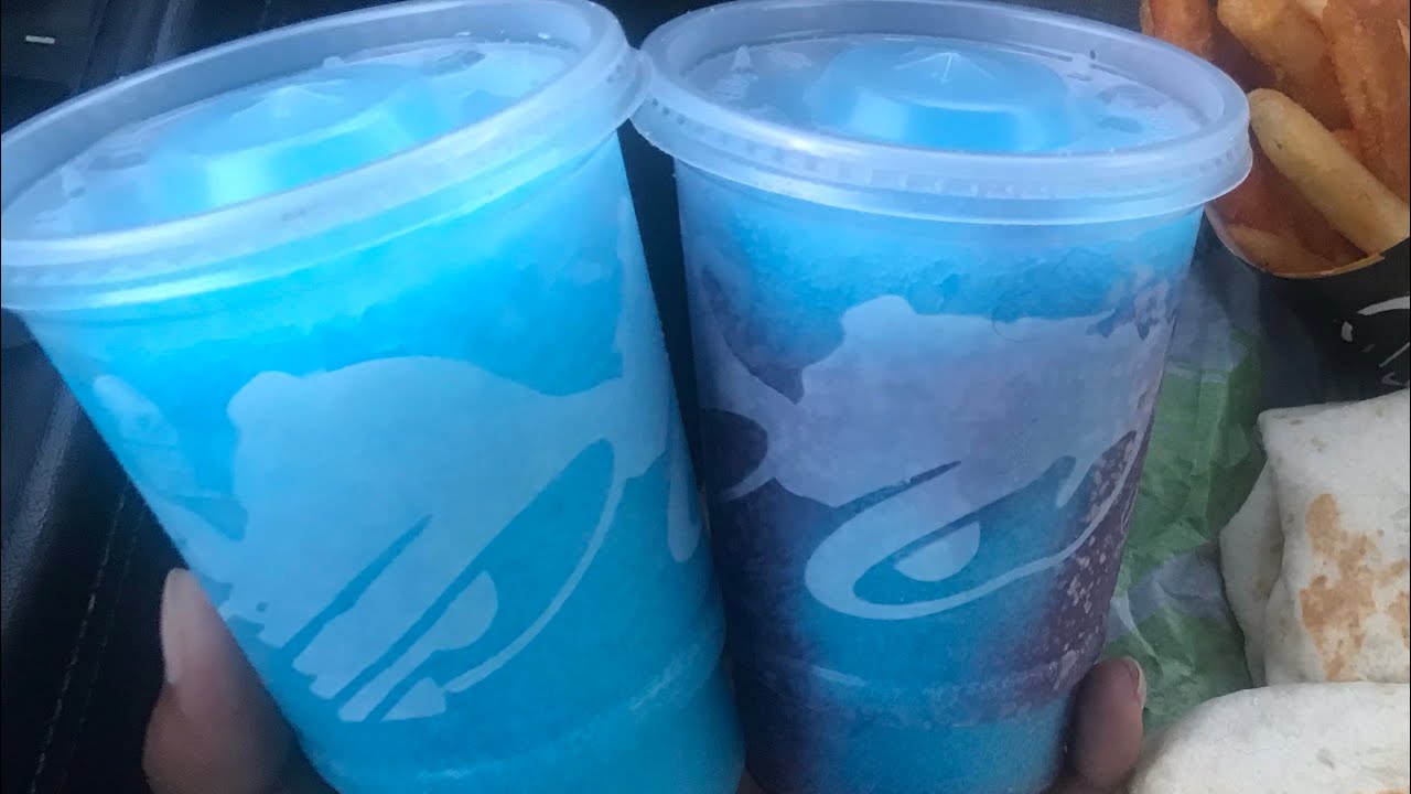 MIDNIGHT BERRY OR BLUE RASPBERRY FREEZE?!?! TACO BELL | Tastes Like Blue Jolly Ranchers