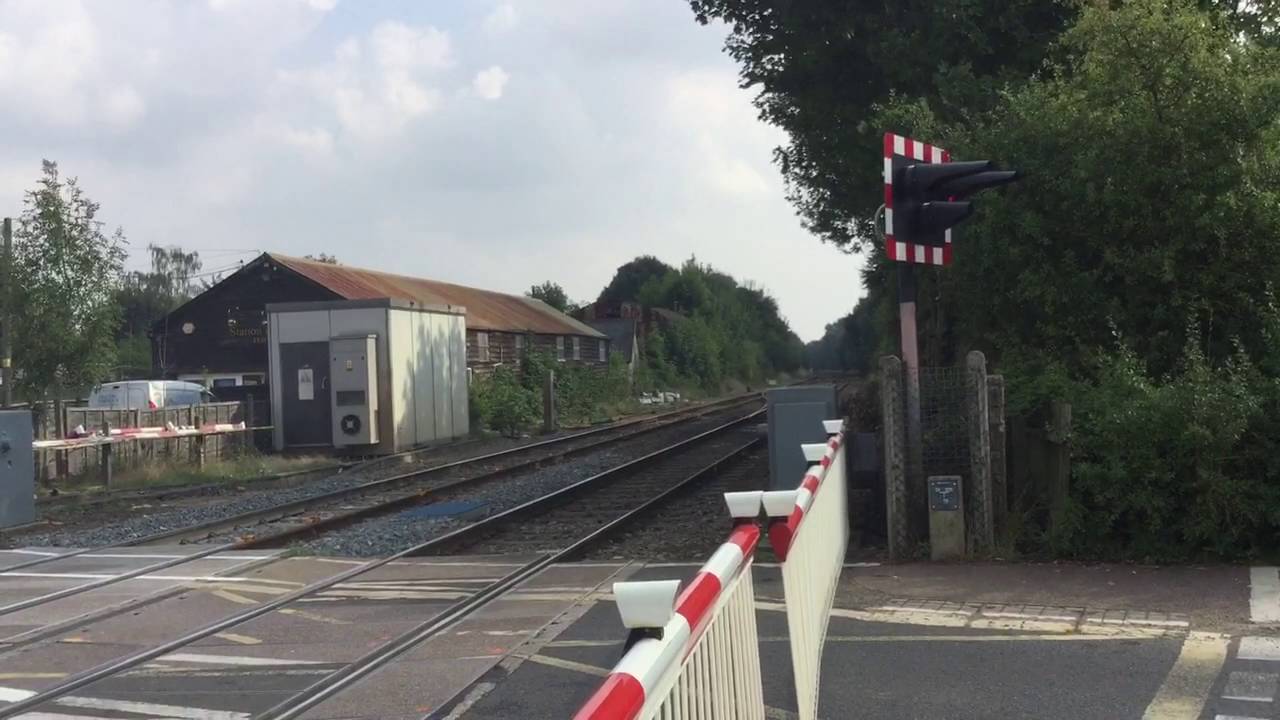 Elmswell Station Level Crossing (Suffolk) Wednesday 21.09.2016