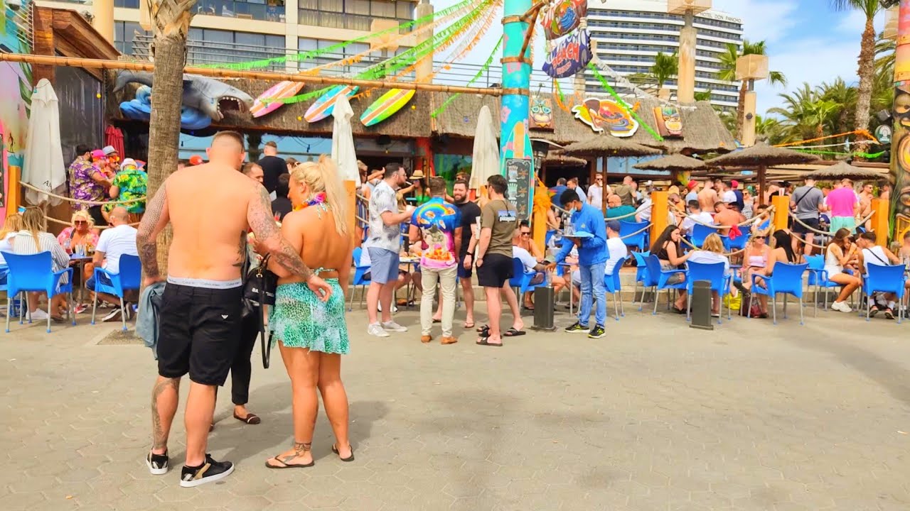 BENIDORM 🇪🇸TIKI BEACH BAR  LEVANTE BEACH APRIL 2022 Costa Blanca SPAIN Walking Tour 4K