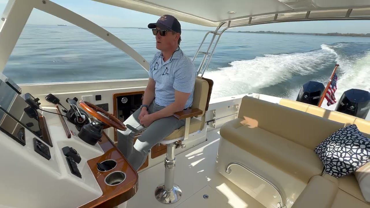 2023 Hunt Yachts Surfhunter 32 