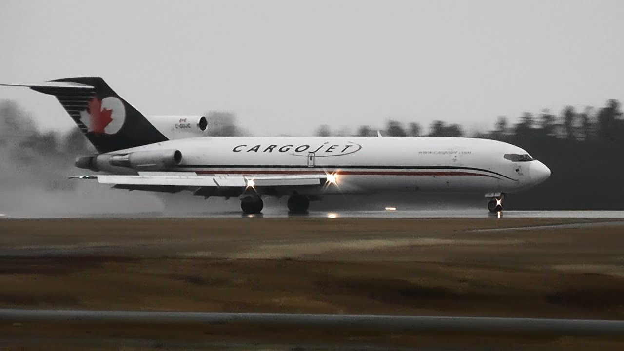 Cargojet | Boeing 727-200 wet landing RWY18 & taxiing | C-GUJC | Val-d'Or (CYVO)