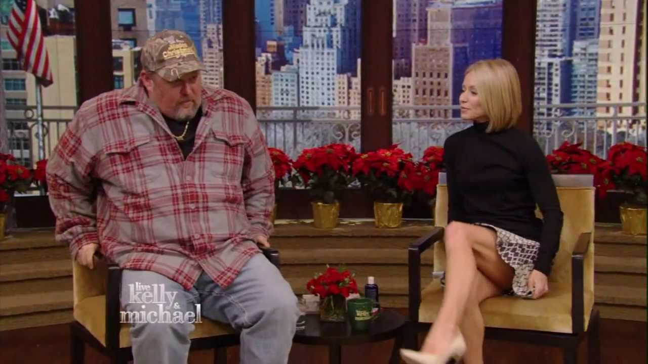 Kelly Ripa - short skirt nice legs - December 13, 2013