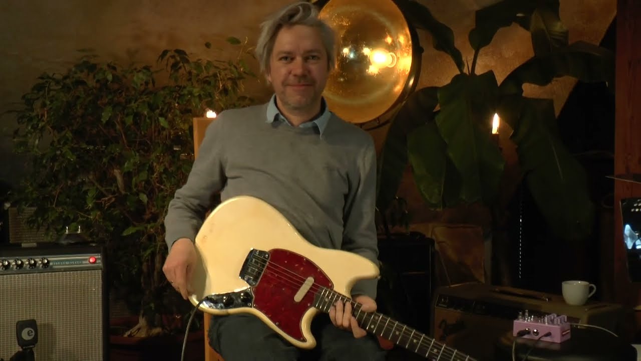 Fender Musicmaster II from 1966 olympic white presented by Tobias Hoffmann @VintageGuitarOldenburg