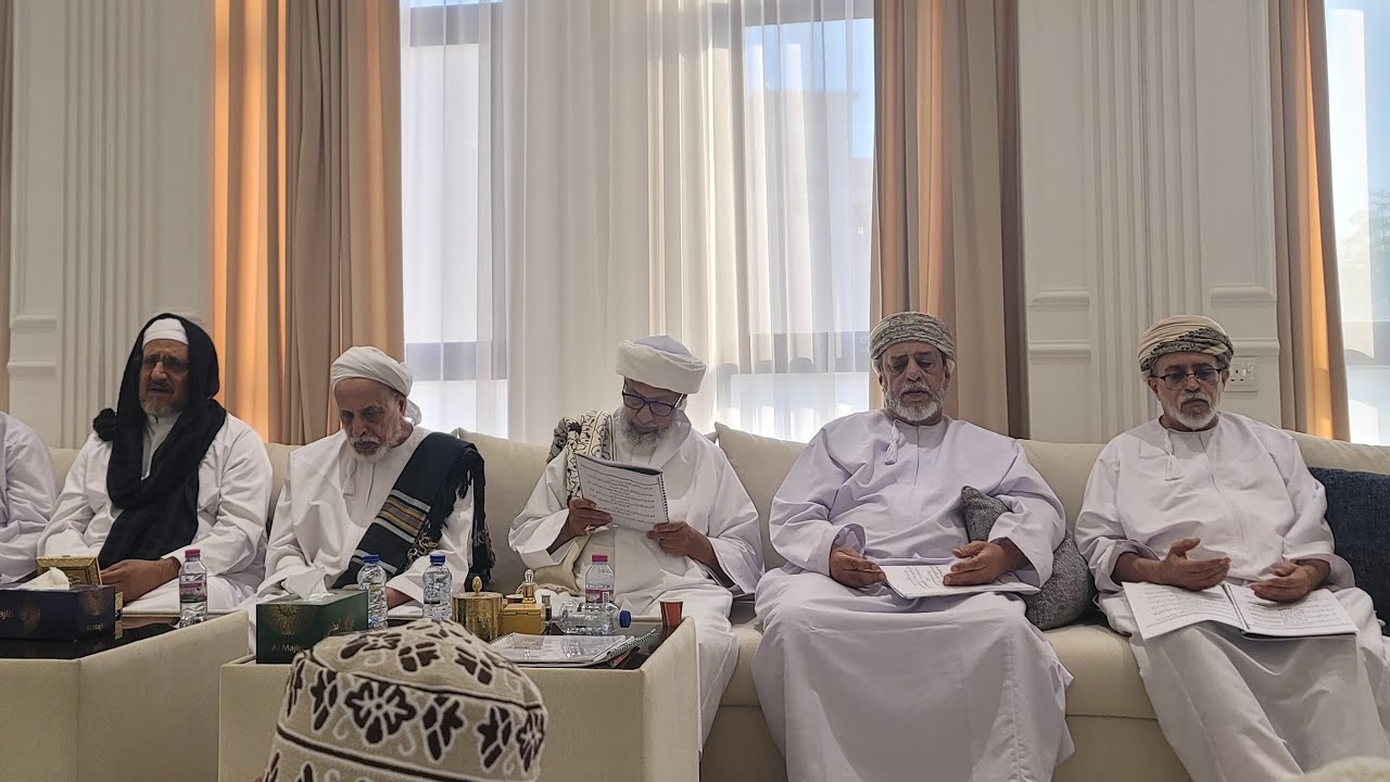 محاضرة في مجلس الصلاة على النبي في بيت السادة ال باعمر -صلالة - سلطنة عمان