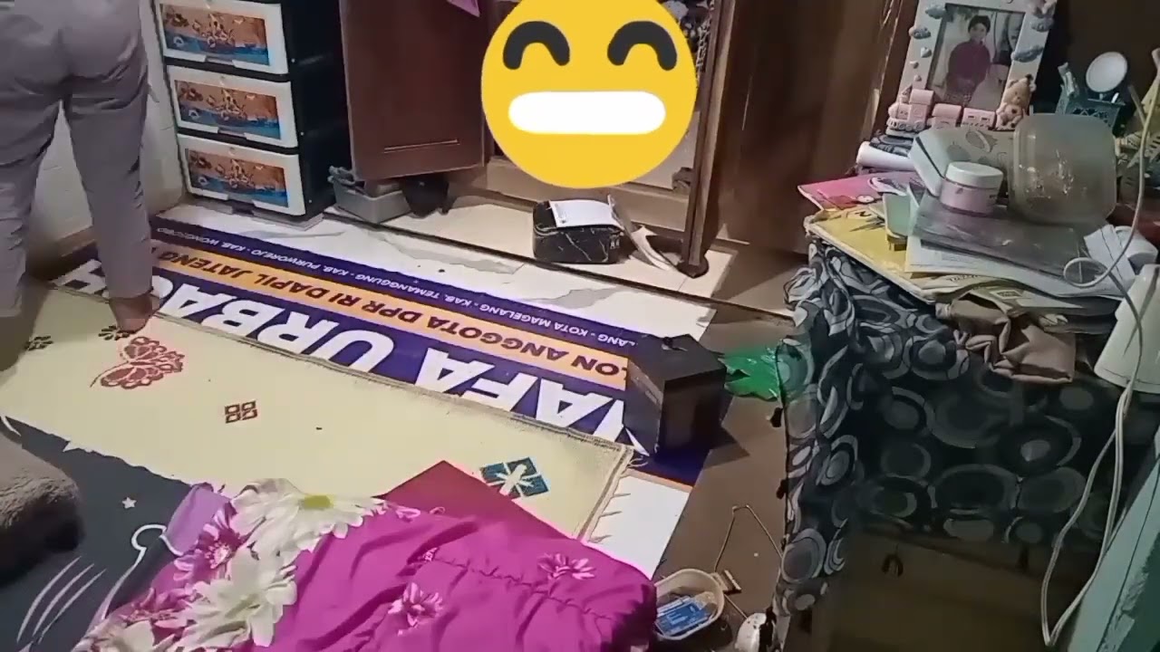 Beres-beres rumah sederhana.