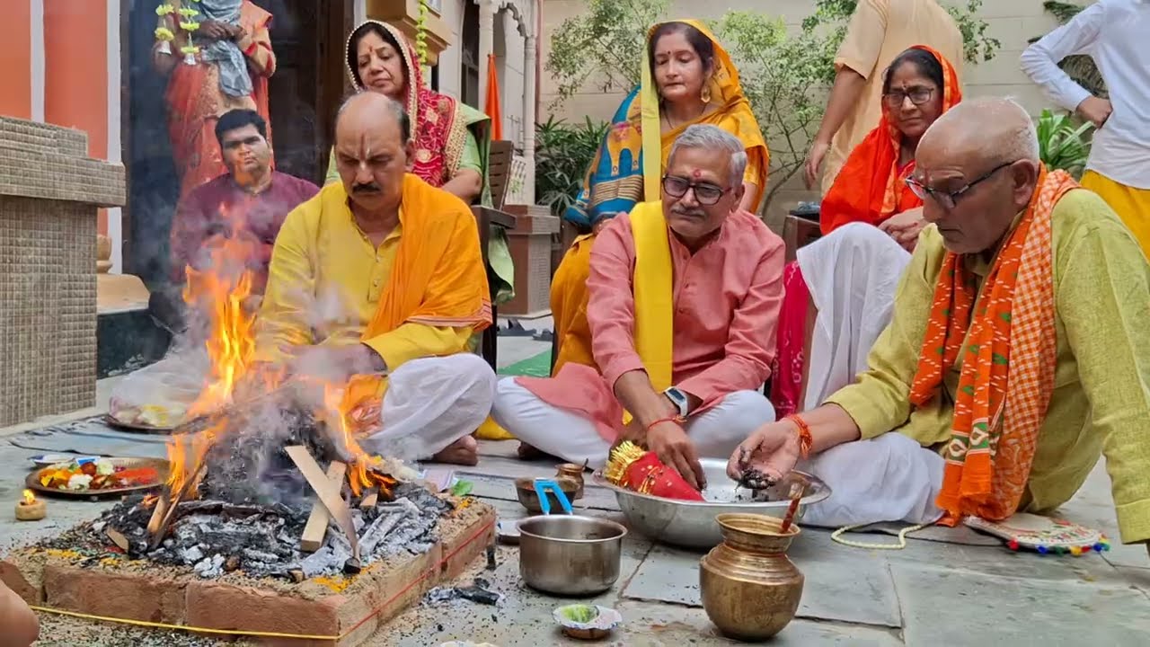 श्री वेंकटेश मंदिर श्री धाम वृन्दावन में  हवन एवं पूर्णाहुति  #स्वामी_कृष्ण_प्रपन्नाचार्य_जी_महाराज