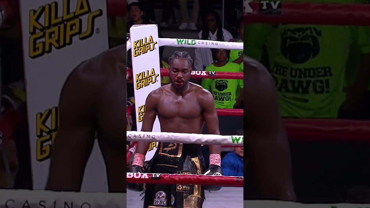Rene T&eacute;llez Gir&oacute;n with a huge moment in Round 5! 💥 He drops Jordan White at the end of the round