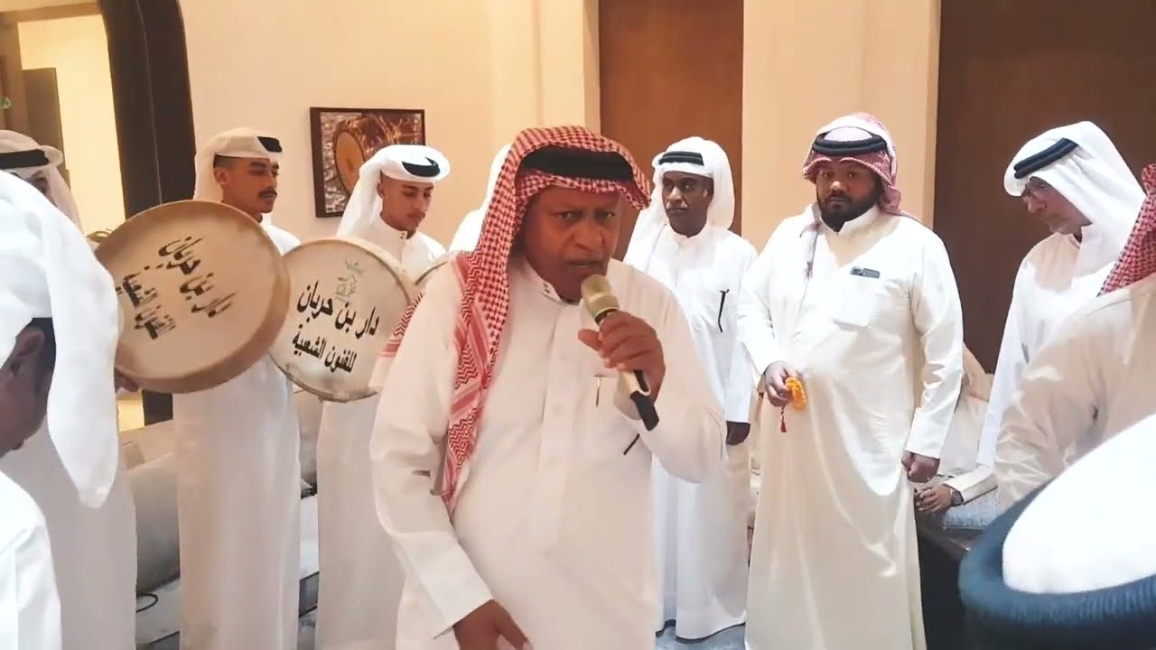 مجموعة من تراث اغاني العاشوري غناء الفنان جاسم الحربان تم التصوير في دار بن حربان للفنون الشعبية