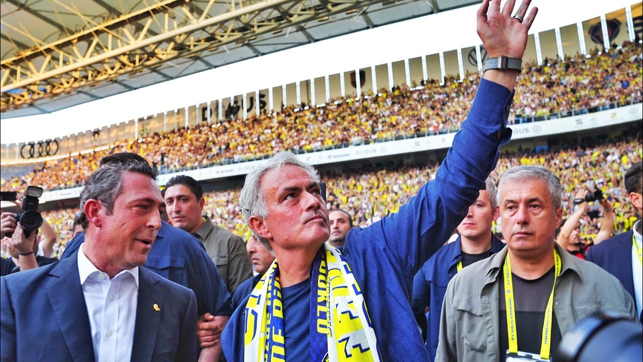 Mourinho İmza Töreni - FENERBAHÇE TARAFTARIYLA BULUŞTU - Saha İçi Stad Vlog