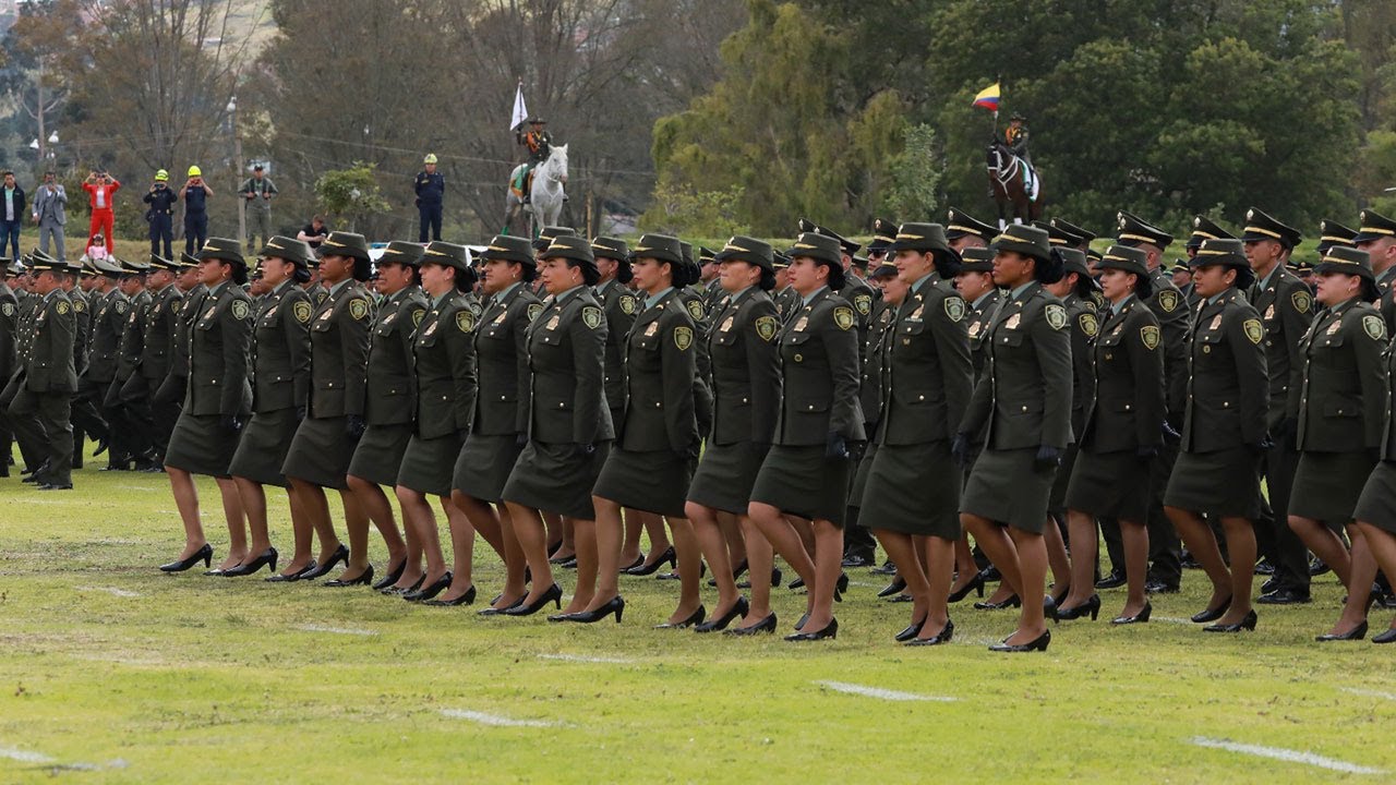 Ceremonia de ascenso de mandos del nivel ejecutivo y patrulleros de la Policía Nacional