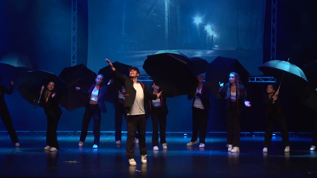 CANTANDO BAJO LA LLUVIA COMERCIAL DANCE JUNIOR