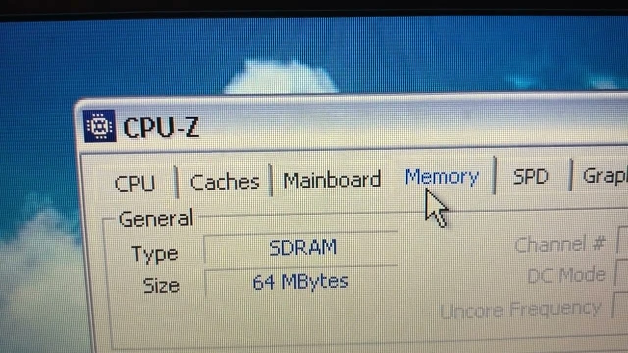 Alter Toshiba Laptop mit Windows XP ￼ CPU Z installiert ￼￼