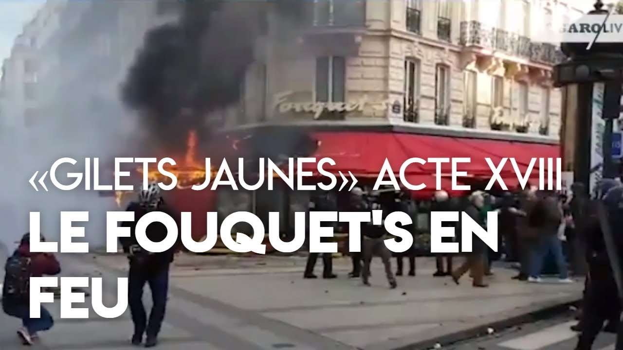 «Gilets jaunes Acte XVIII» : les images du Fouquet's en feu