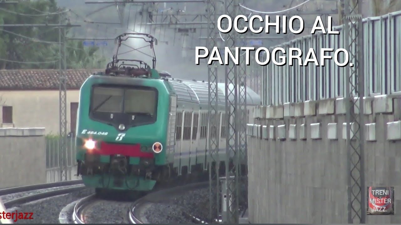 Occhio al pantografo!Locomotiva E 464 046 in transito sotto la pioggia.