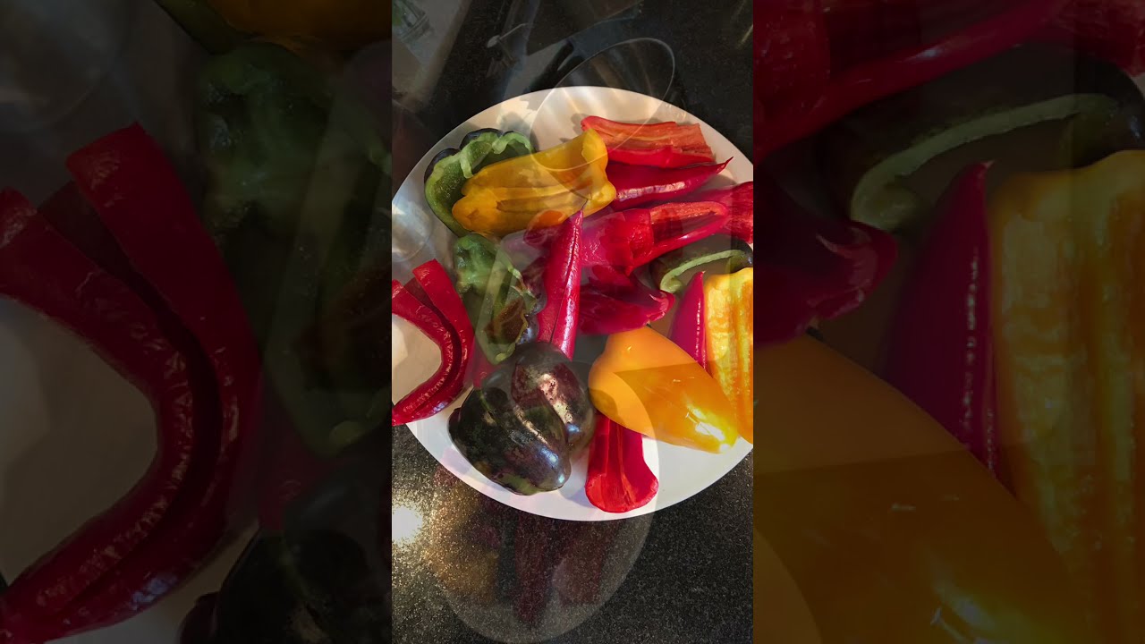 Fresh Sweet Pepper Salad with Peppers grown Indoors! #shorts #salad #hydroponics #eathealthy