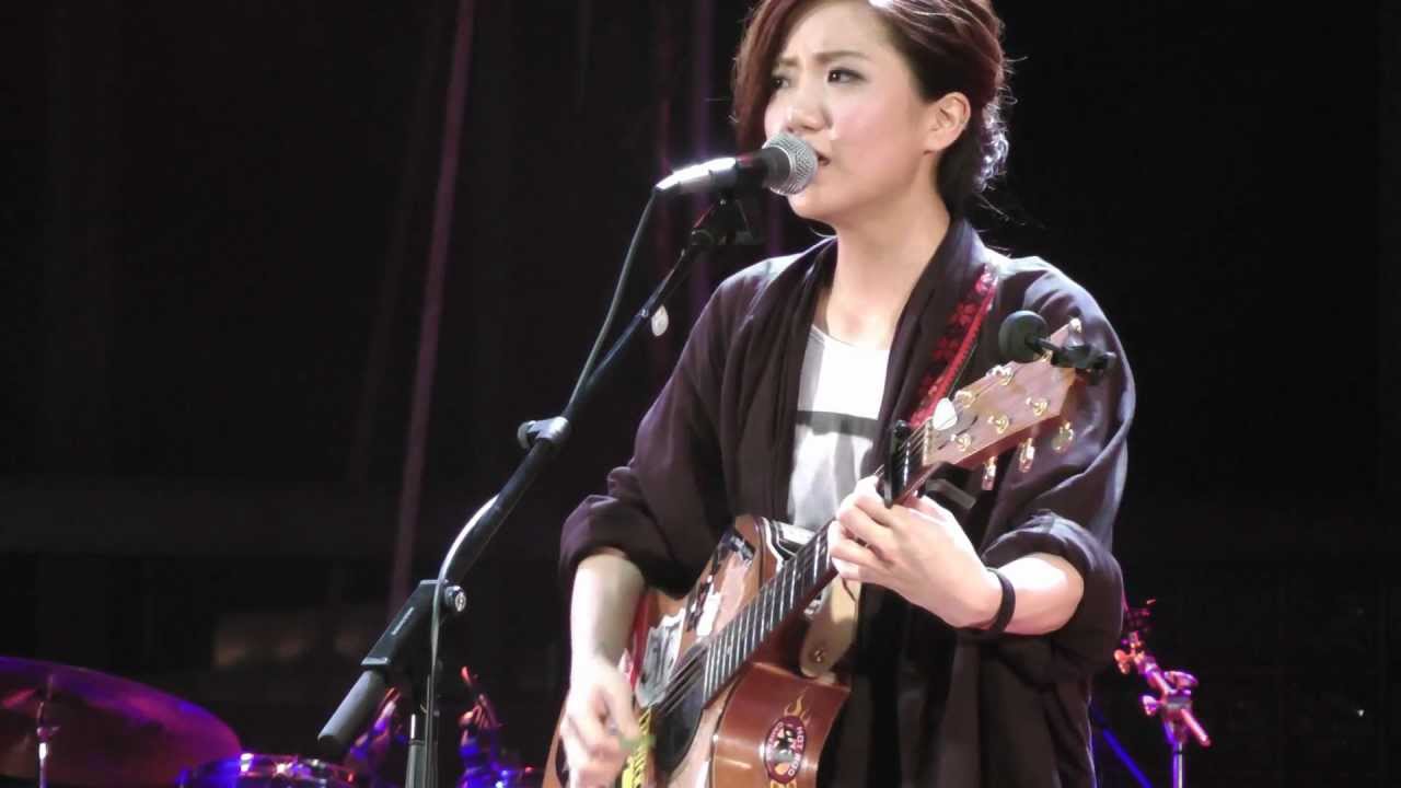 盧凱彤／b5 不脫知女生+哽咽+雀斑+Song 2 (屋頂音樂節 2012.09.09.)