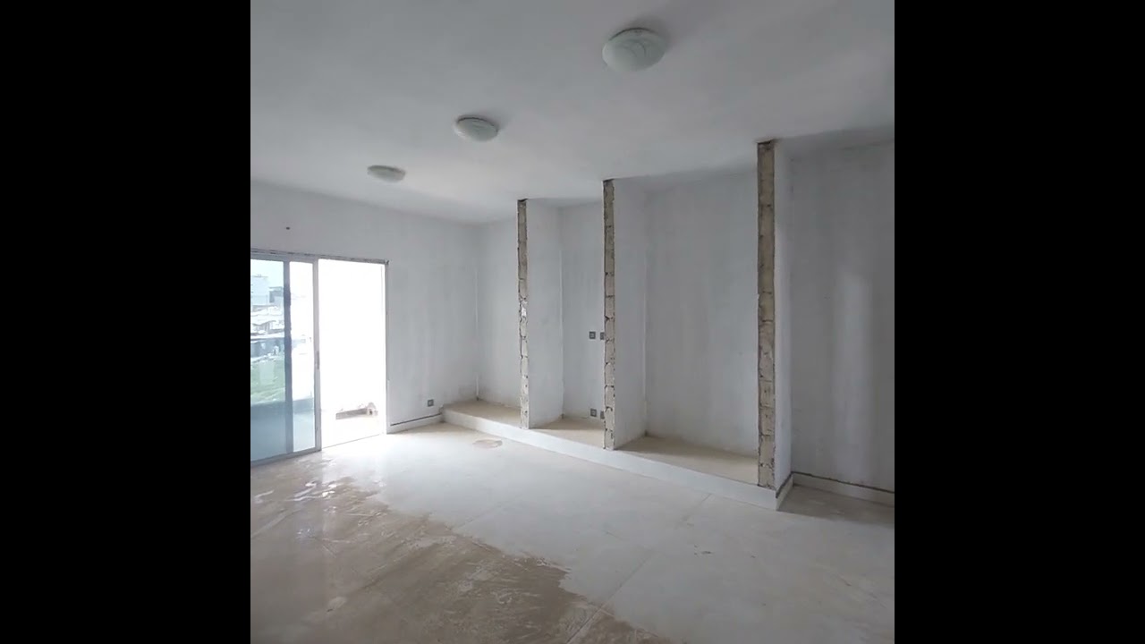 A VENDRE : ABIDJAN COCODY ANGRÉ NOUVEAU CHU,  IMMEUBLE HAUT STANDING AVEC DES MAGASINS EN MEZZANINE.