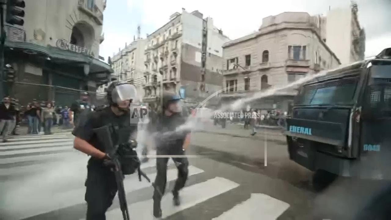 Argentine police use water cannon as clashes break out at retirees protest in Buenos Aires
