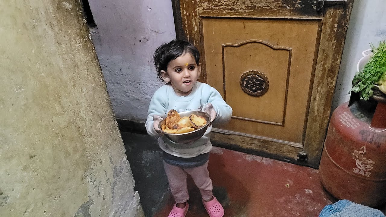 Purvi Ne Sari Tikki Le Li  😂