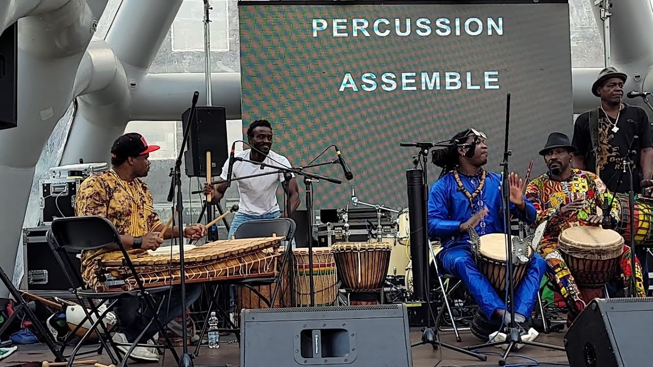 Percussie groep &ldquo;Percussion Assemble&rdquo; tijdens Festival of the Drums Almere Centrum op 27 aug 2023