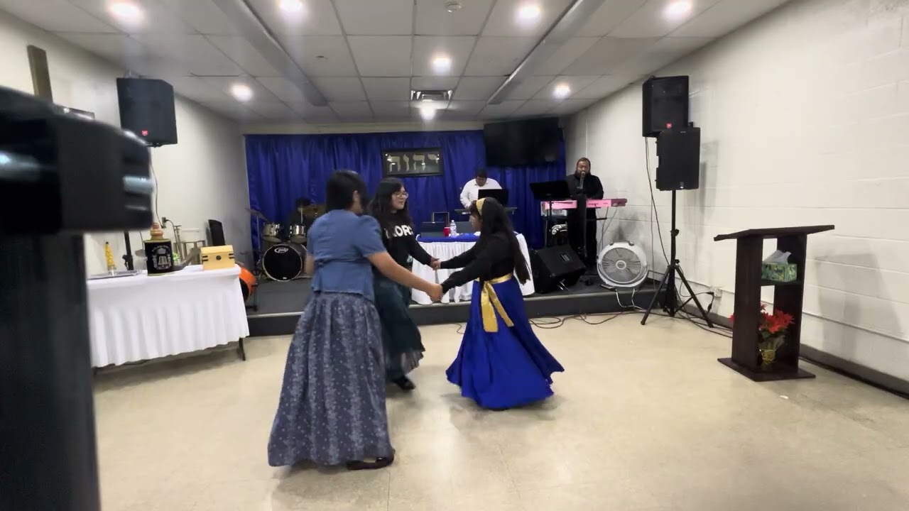 Exaltando a el creador con hallel y danza