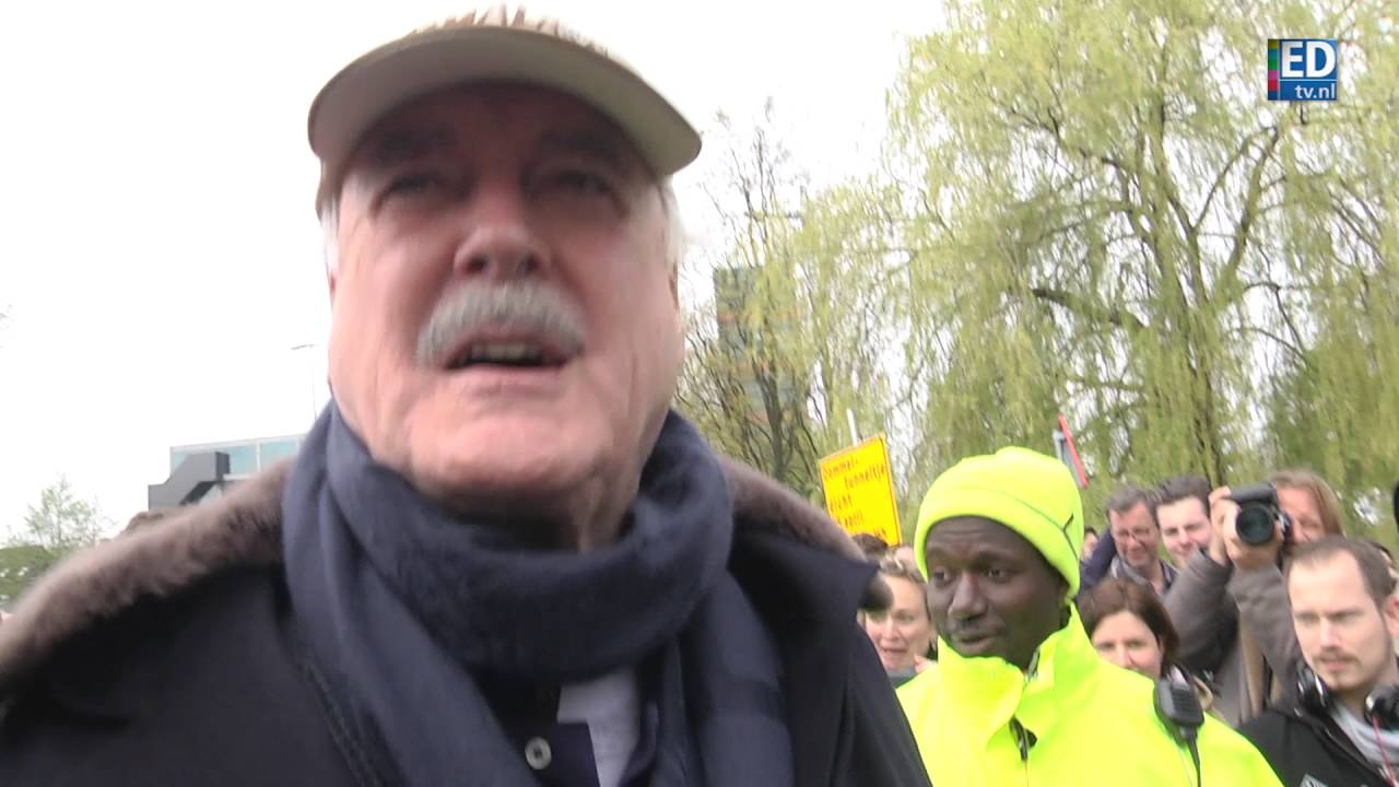 John Cleese opent Silly Walk tunnel Eindhoven