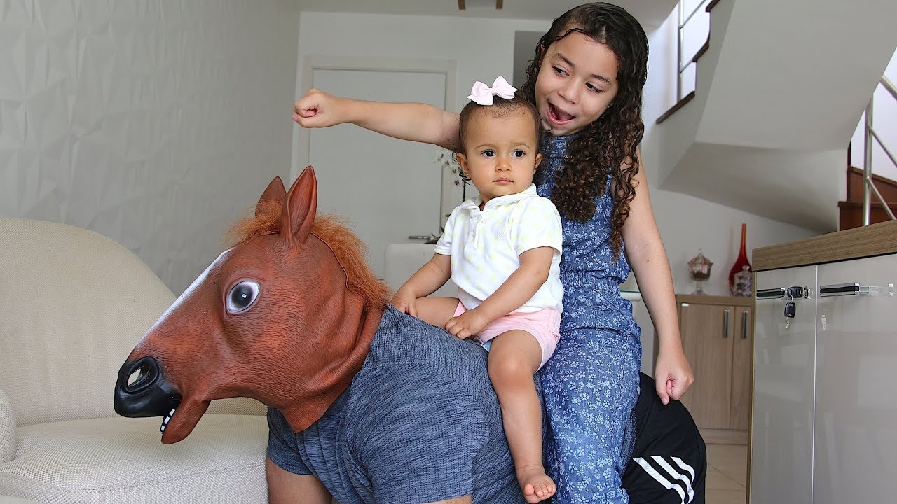 UPA CAVALINHO - BRINCANDO DE CAVALINHO COM O PAPAI - Gabriela Almeida