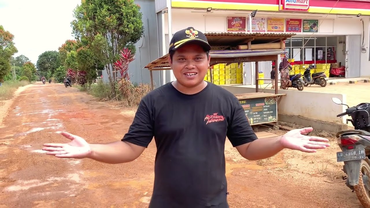 Memasuki Musim Kemarau !!! Kegiatan Penyiraman Jalan Lingkungan Desa Sari Bekayas