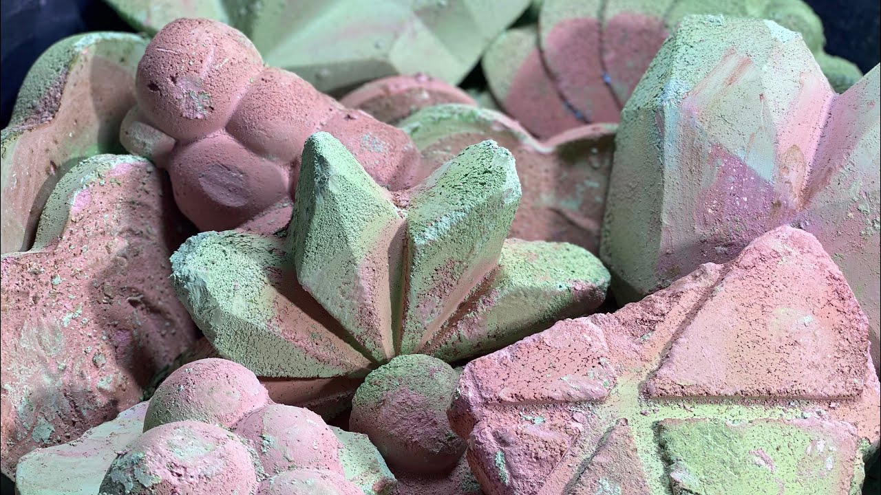 Maroon and Green Chalk | two tone