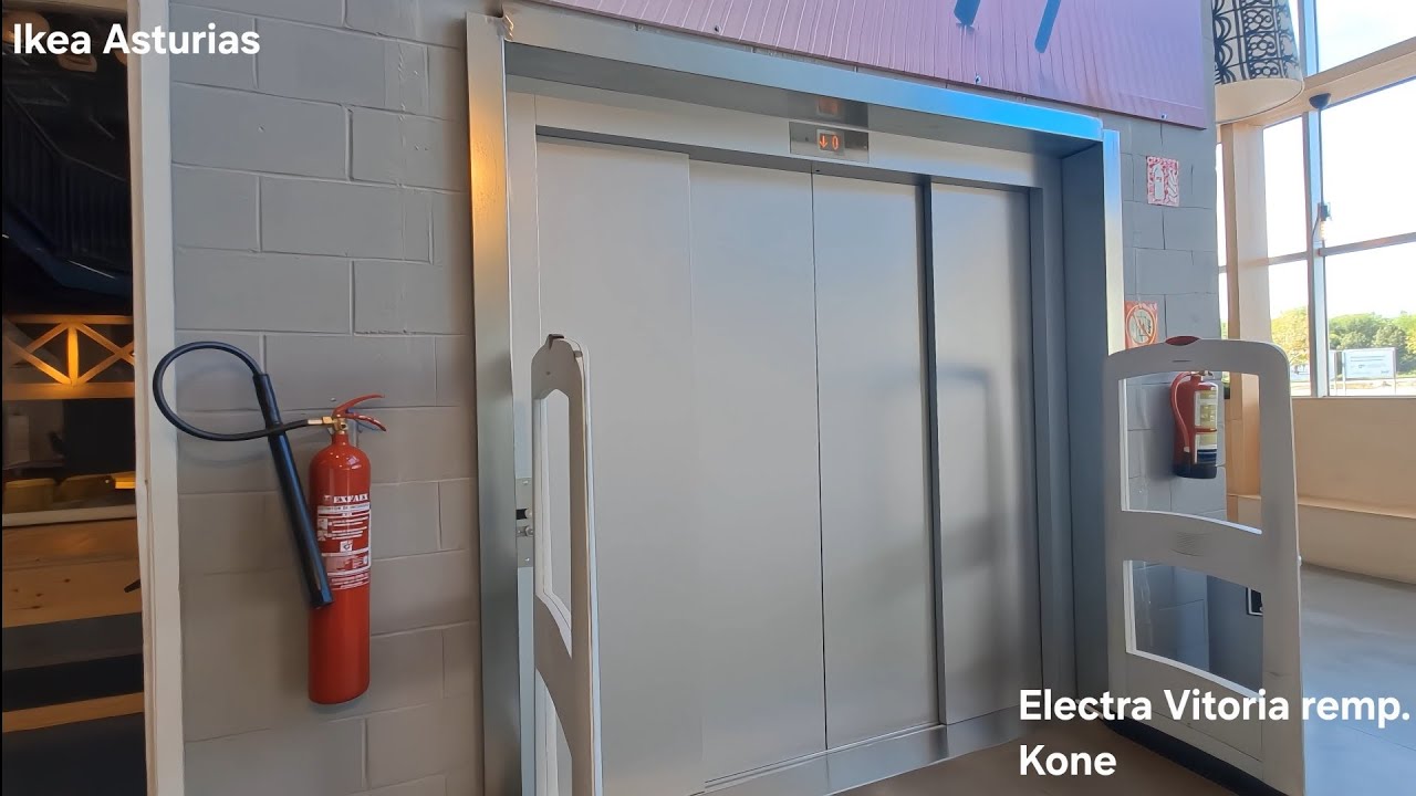 (2/3) Ascensor Orona/Electra Vitoria (remp. Kone TranSys DX del 2025) hidráulico en Ikea, Oviedo, ES