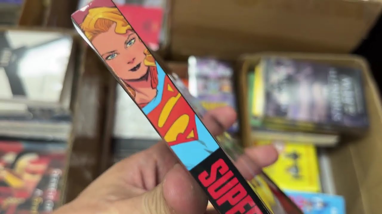 Unboxing | Supergirl: Woman of Tomorrow: DC Compact Comics
