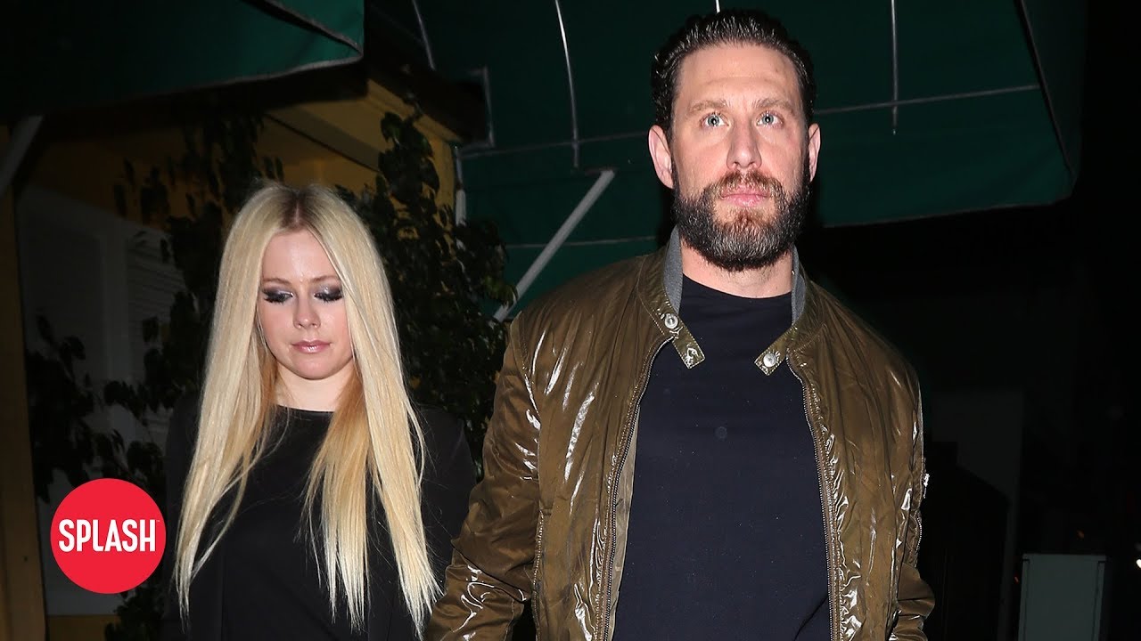 Avril Lavigne Steps Out with Her New Boyfriend | Daily Celebrity News | Splash TV